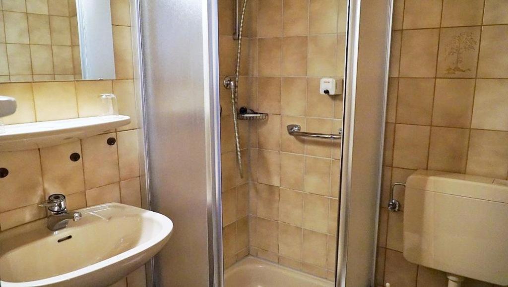 Hotel Zum Goldenen Ochsen Maikammer Bagian luar foto