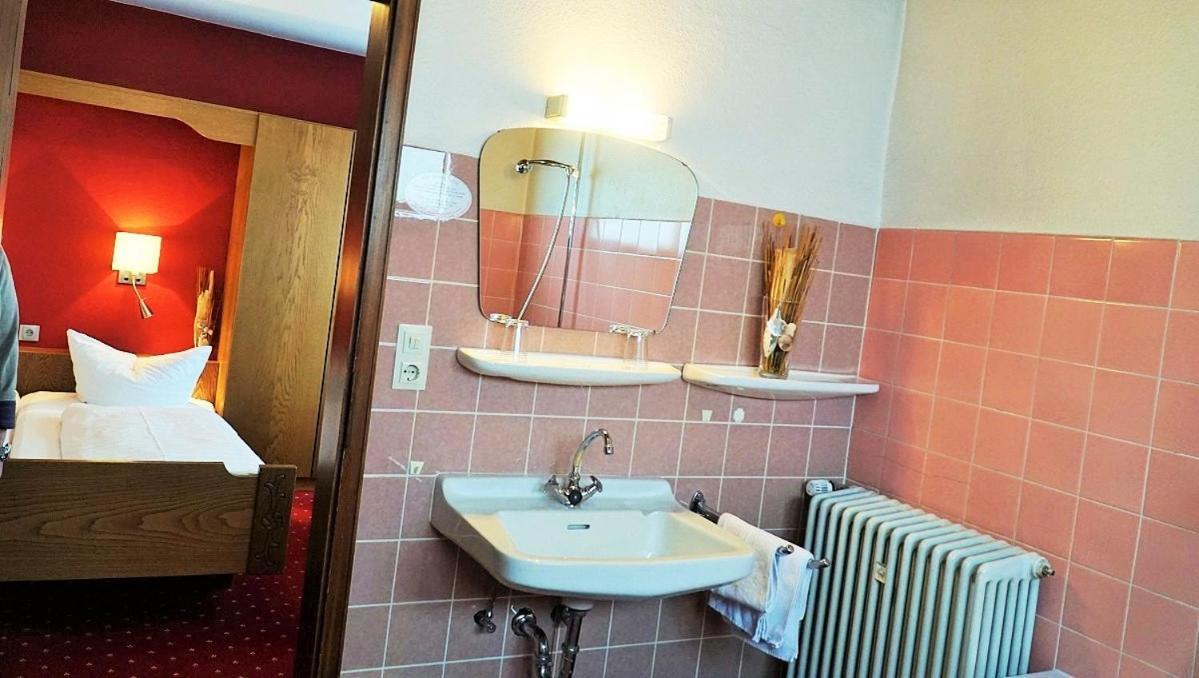 Hotel Zum Goldenen Ochsen Maikammer Bagian luar foto