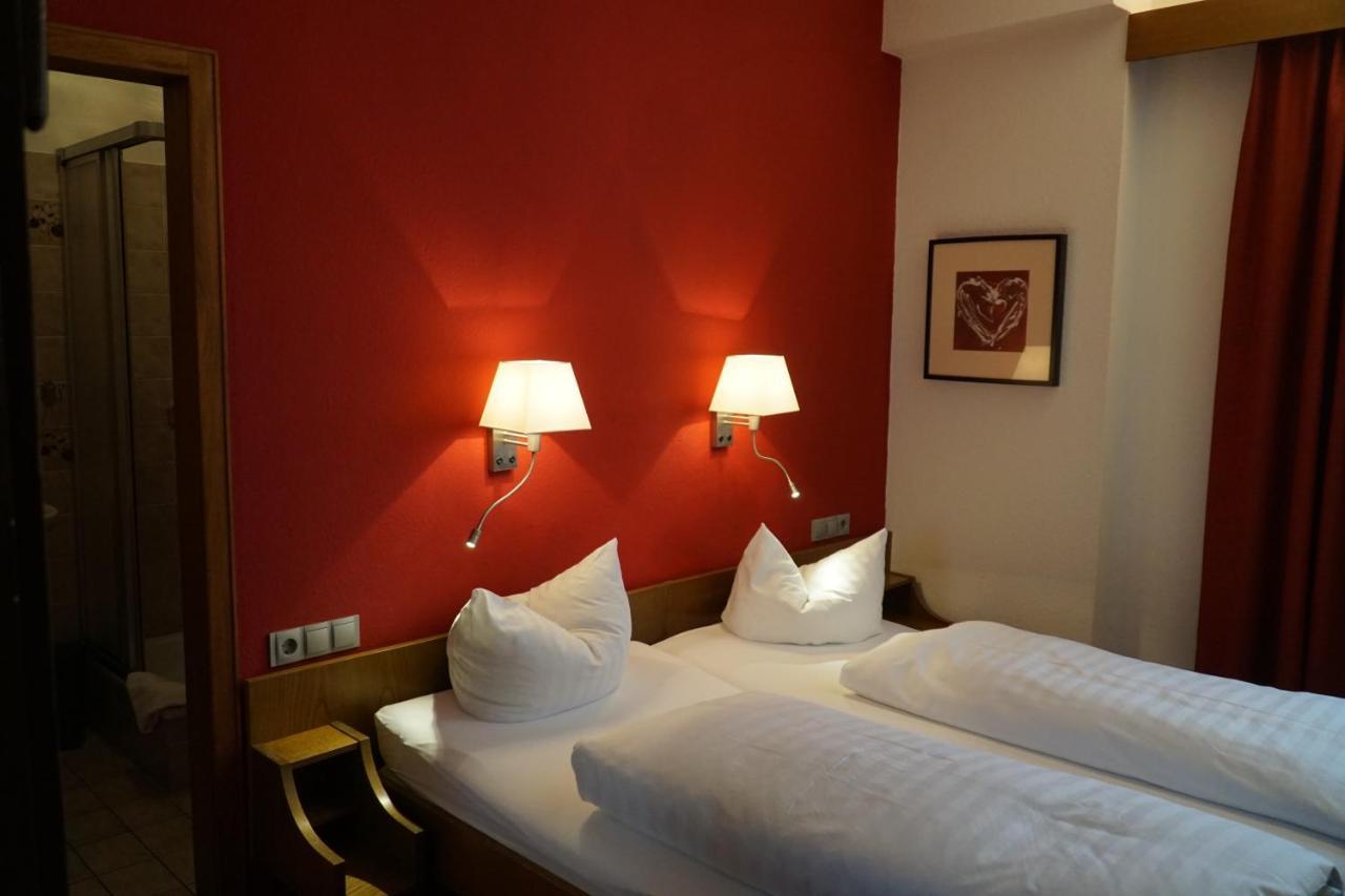 Hotel Zum Goldenen Ochsen Maikammer Bagian luar foto