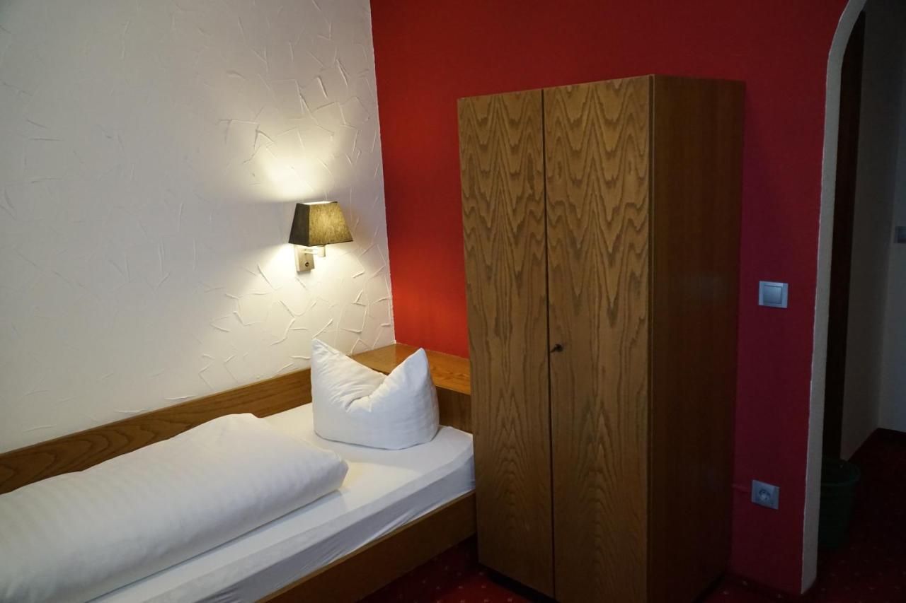 Hotel Zum Goldenen Ochsen Maikammer Bagian luar foto