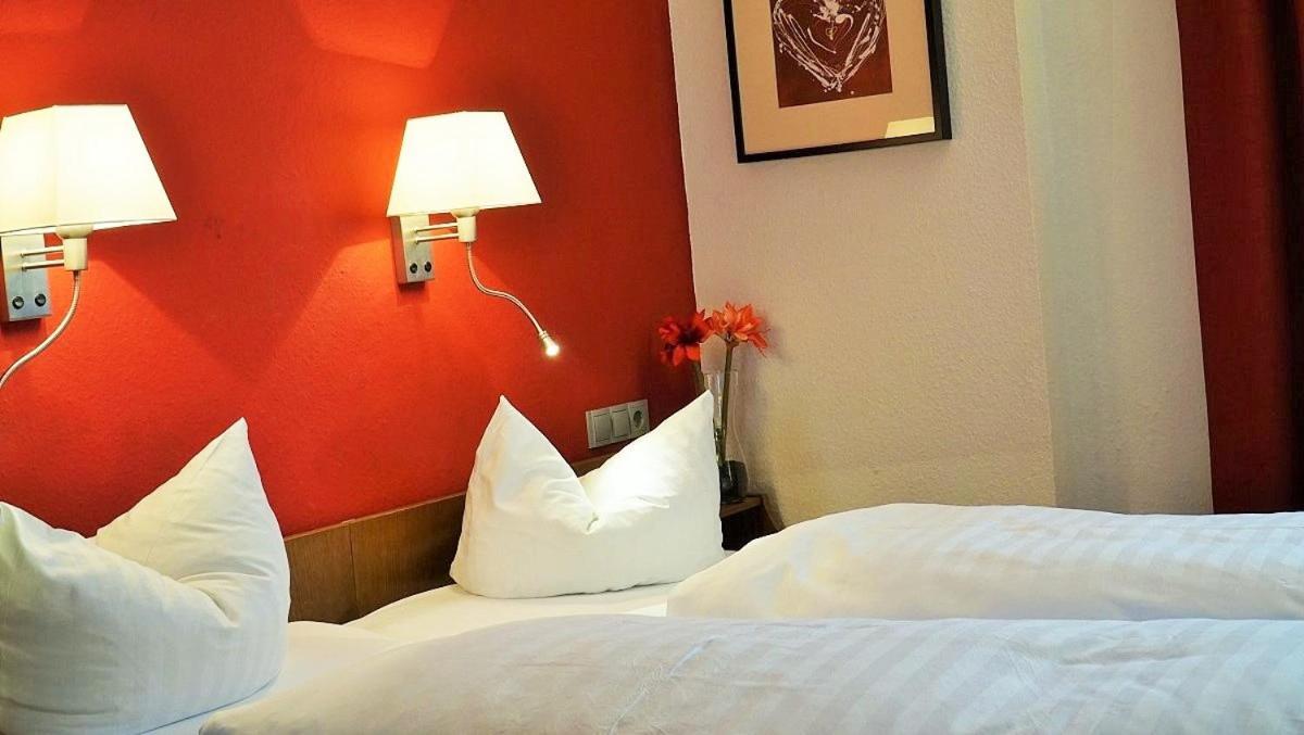 Hotel Zum Goldenen Ochsen Maikammer Bagian luar foto