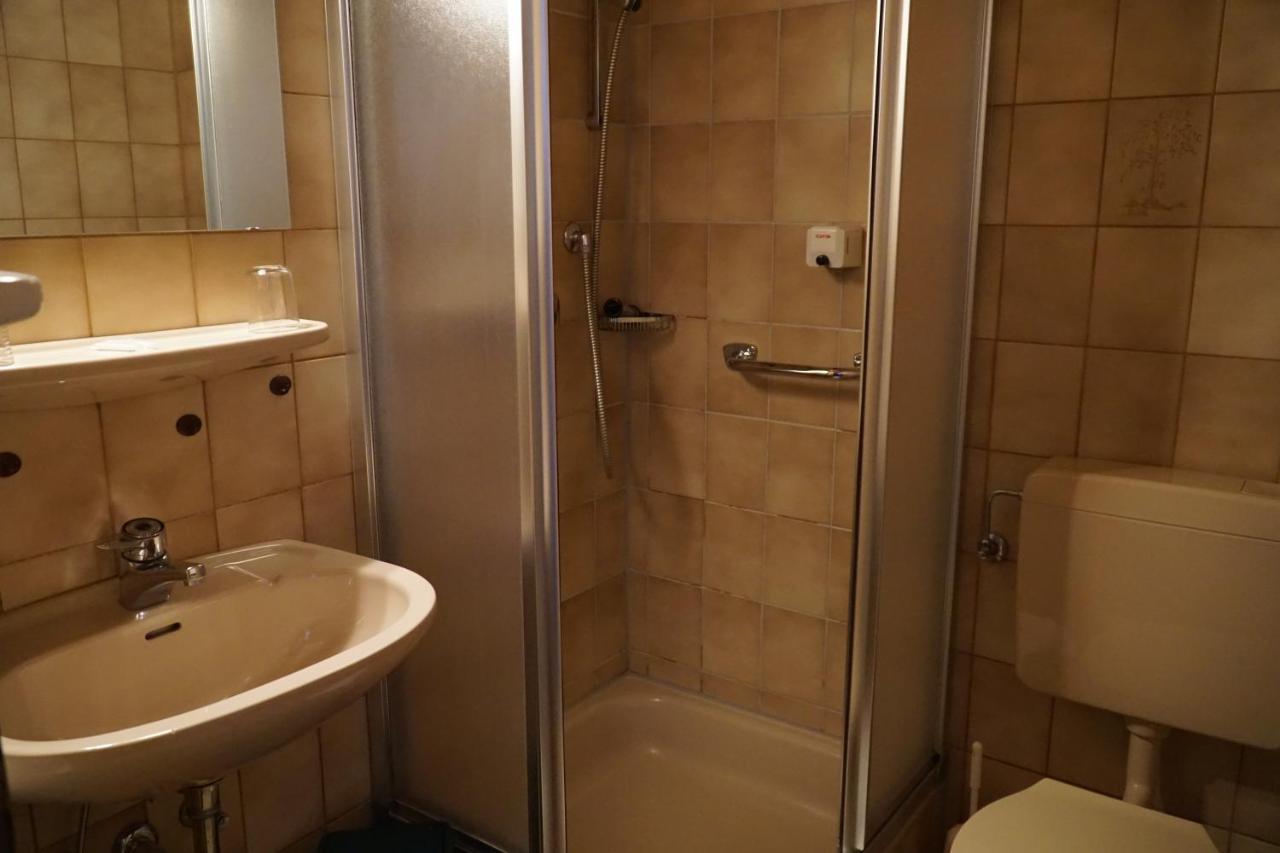 Hotel Zum Goldenen Ochsen Maikammer Bagian luar foto