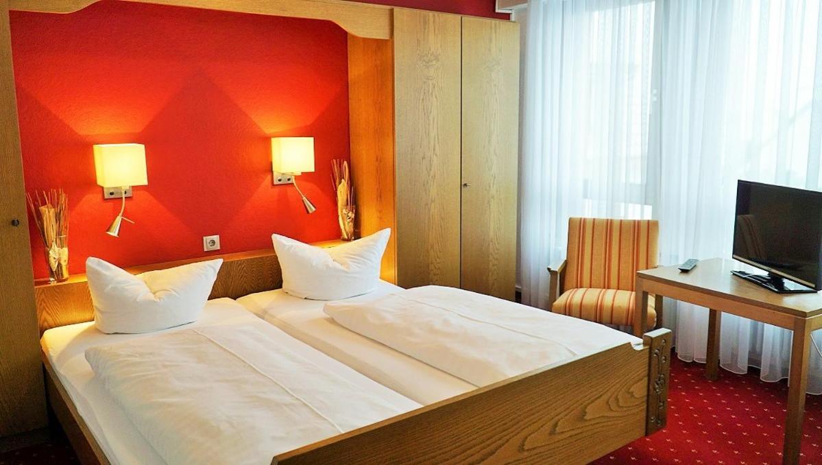 Hotel Zum Goldenen Ochsen Maikammer Bagian luar foto